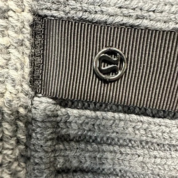 Lululemon Gray Knit Scarf with Pockets - Picture 4 of 4